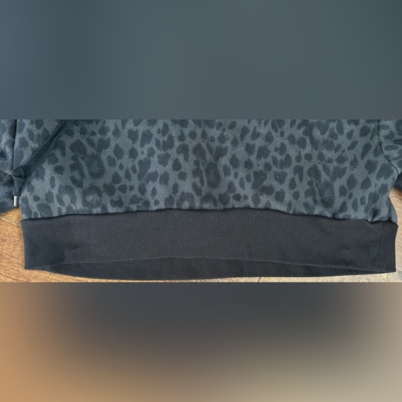 Victoria secret leopard printt cropped pullover Sz large - Picture 3 of 7